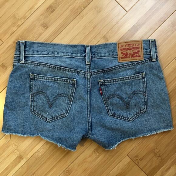 Levi’s Distressed raw hem Jeans Shorts Size 26 - Picture 5 of 8